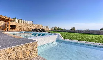 Seaside Escape Villa with Pool – Murter