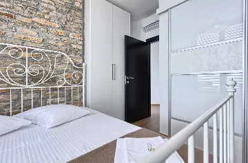 Seaside Escape Villa with Pool – Murter