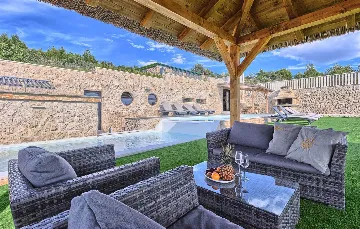 Seaside Escape Villa with Pool – Murter