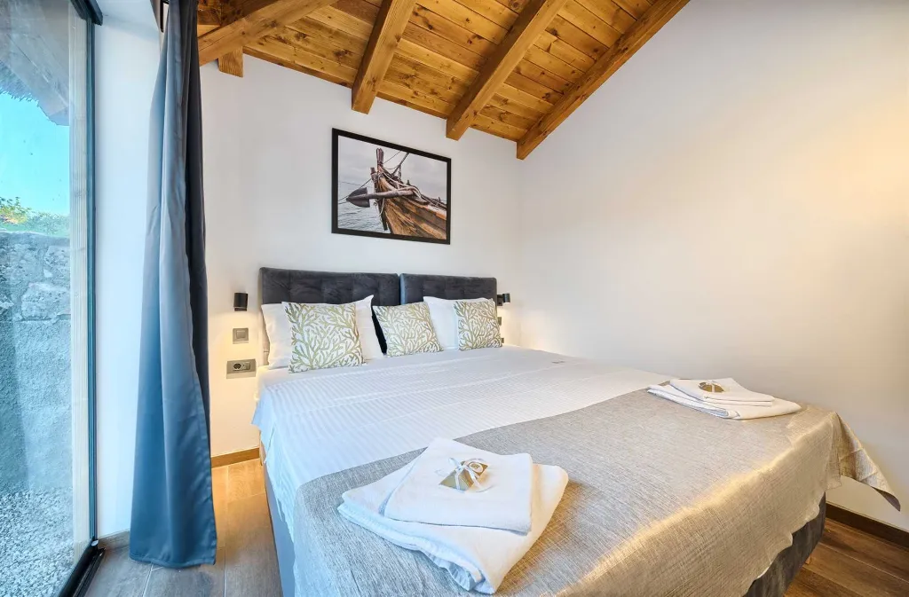 Beachfront Bungalow Retreat Murter