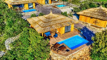 Beachside Bungalow Retreat with Pool in Murter