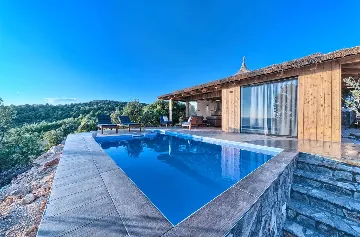 Beachside Bungalow Retreat with Pool in Murter