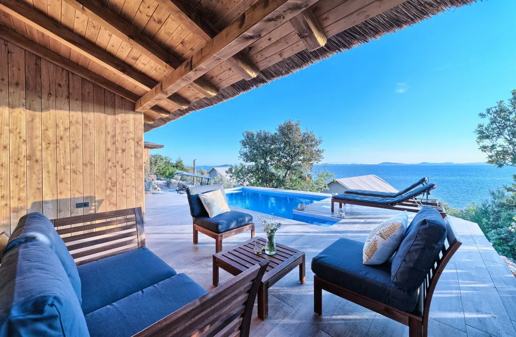 Beachside Bungalow Retreat with Pool in Murter