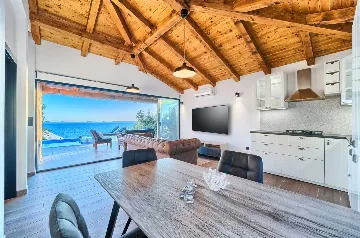 Beachside Bungalow Retreat with Pool in Murter