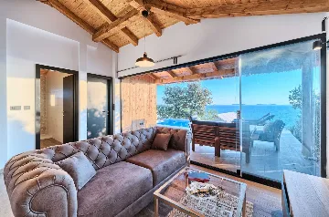 Beachside Bungalow Retreat with Pool in Murter