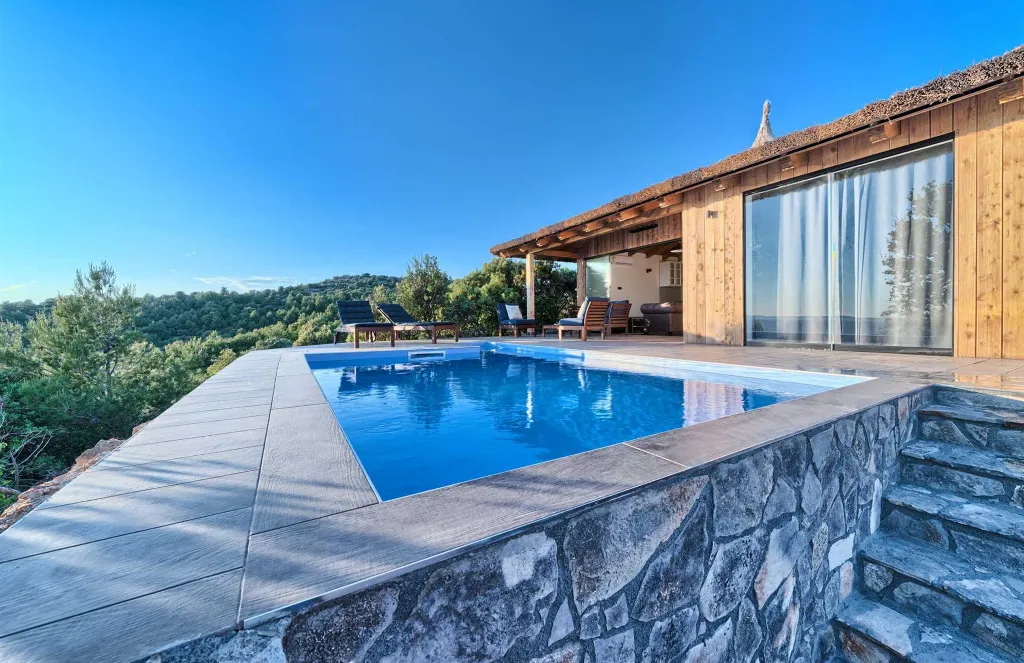 Beachside Bungalow Retreat with Pool in Murter