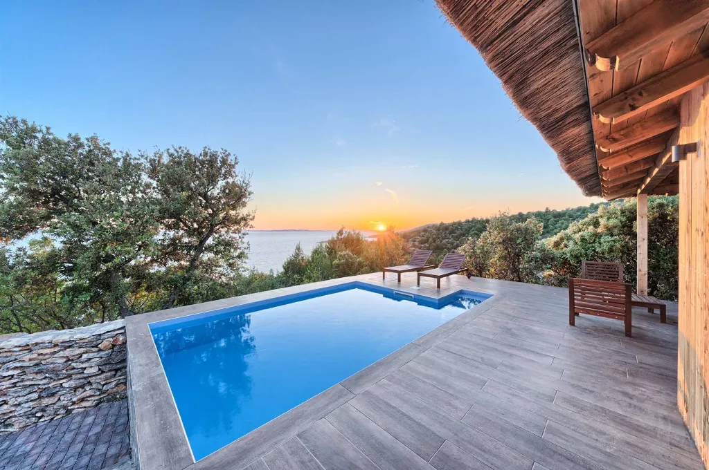 Beachside Bungalow Retreat with Pool in Murter