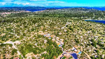 Beachside Bungalow Retreat with Pool in Murter