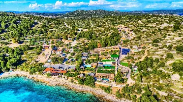 Beachside Bungalow Retreat with Pool in Murter