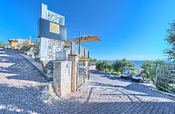 Seaside Bungalow Retreat with Private Pool, Murter