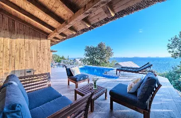 Seaside Bungalow with Private Pool in Murter