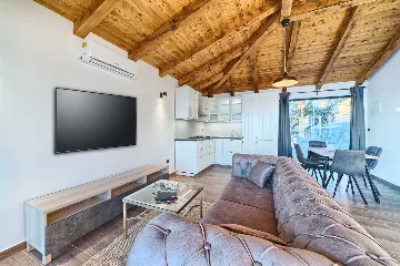 Seaside Bungalow with Private Pool in Murter