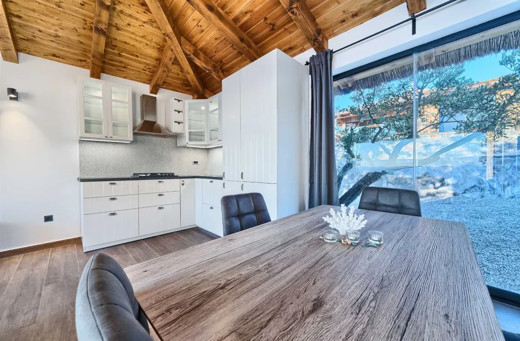 Seaside Bungalow with Private Pool in Murter