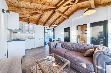 Seaside Bungalow with Private Pool in Murter