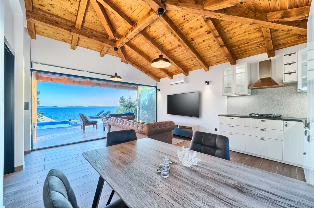 Seaside Bungalow with Private Pool in Murter