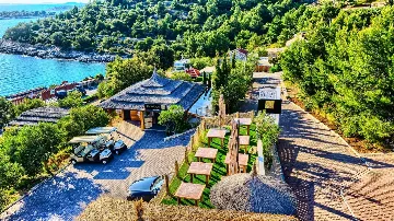 Seaside Bungalow with Private Pool in Murter