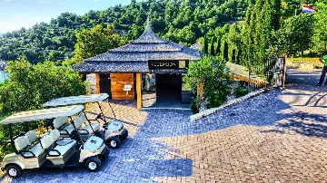 Seaside Bungalow with Private Pool in Murter