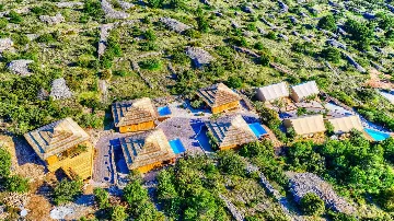 Seaside Bungalow with Private Pool in Murter