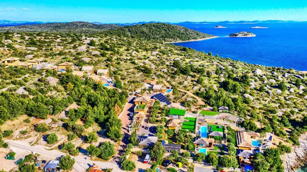 Seaside Bungalow with Private Pool in Murter