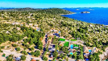 Seaside Bungalow with Private Pool in Murter