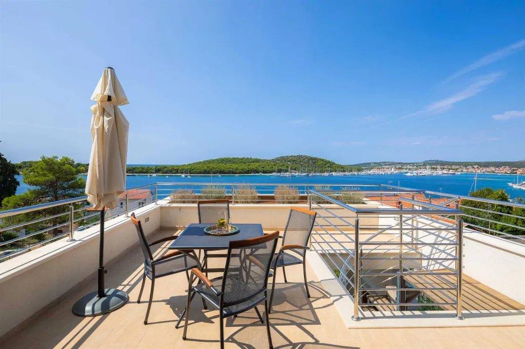 Modern 5-Bedroom Villa with Heated Pool in Rogoznica