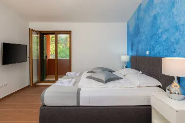 Modern 5-Bedroom Villa with Heated Pool in Rogoznica