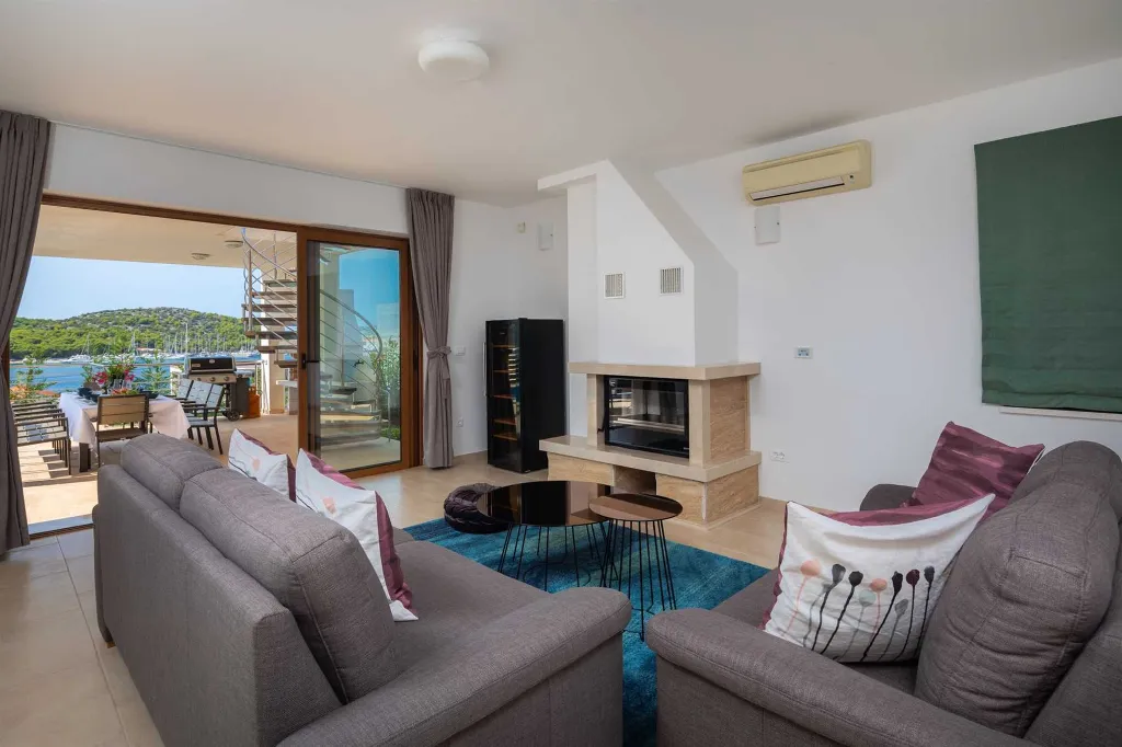 Modern 5-Bedroom Villa with Heated Pool in Rogoznica