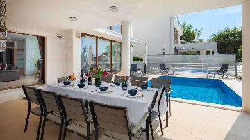 Modern 5-Bedroom Villa with Heated Pool in Rogoznica