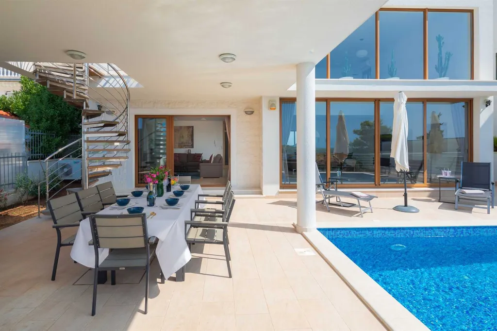 Modern 5-Bedroom Villa with Heated Pool in Rogoznica