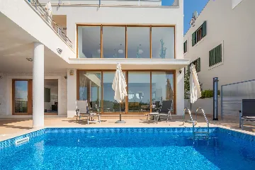 Modern 5-Bedroom Villa with Heated Pool in Rogoznica