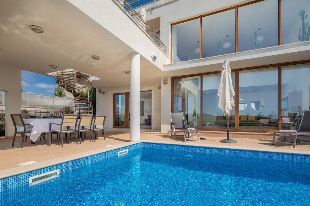 Modern 5-Bedroom Villa with Heated Pool in Rogoznica