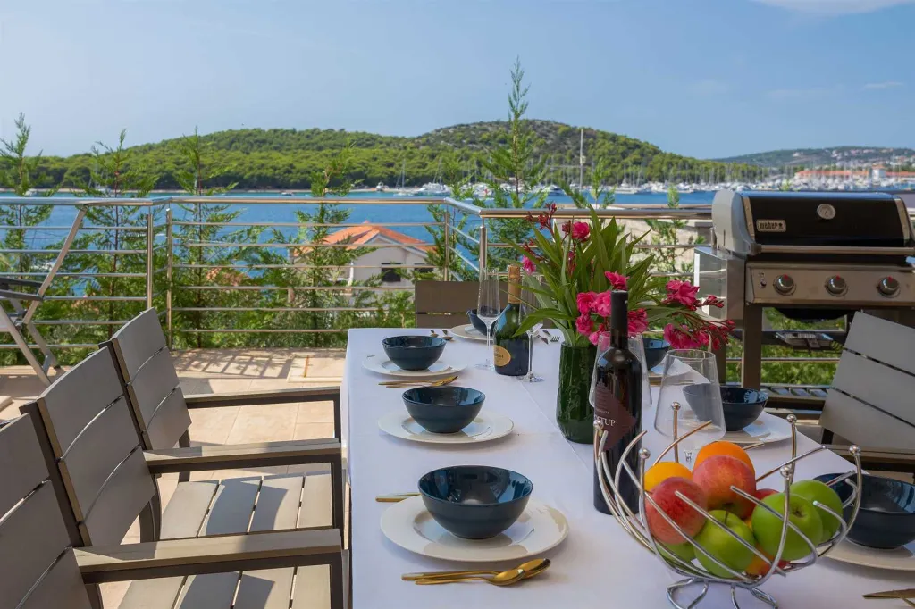 Modern 5-Bedroom Villa with Heated Pool in Rogoznica