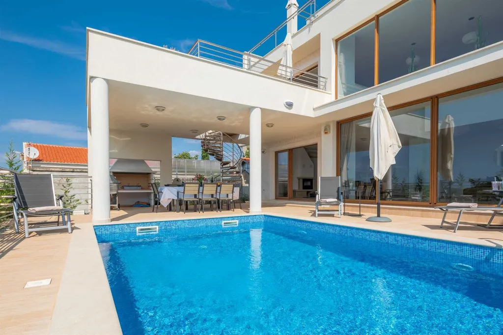 Modern 5-Bedroom Villa with Heated Pool in Rogoznica