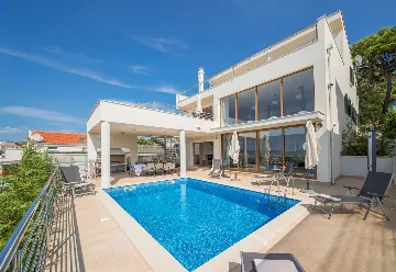 Modern 5-Bedroom Villa with Heated Pool in Rogoznica