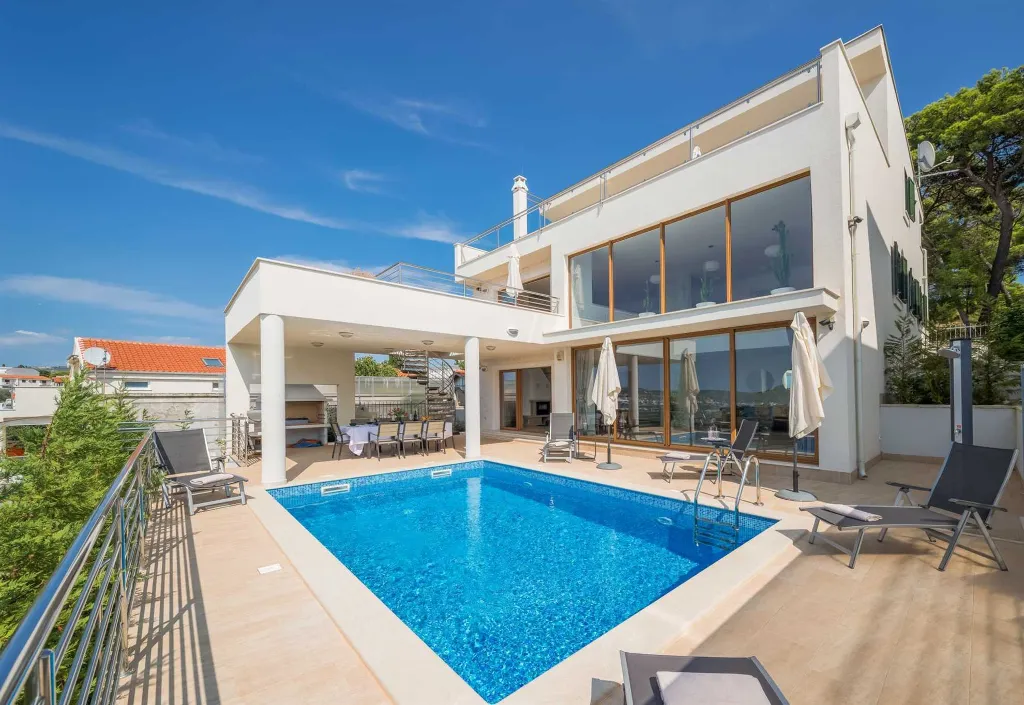 Modern 5-Bedroom Villa with Heated Pool in Rogoznica