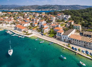 Modern 5-Bedroom Villa with Heated Pool in Rogoznica