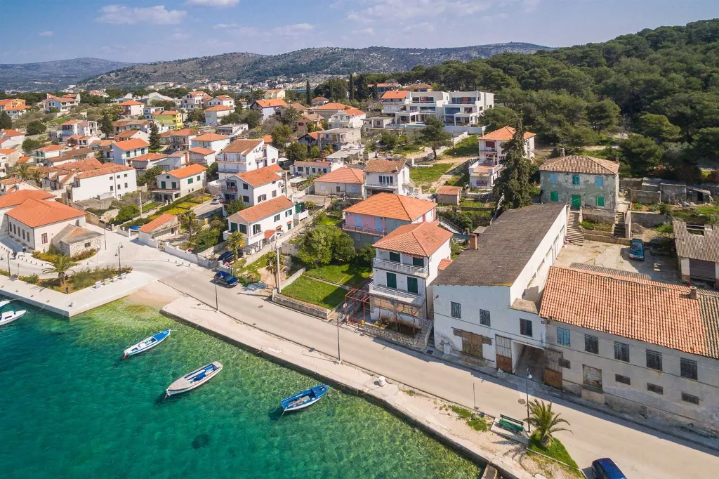 Modern 5-Bedroom Villa with Heated Pool in Rogoznica