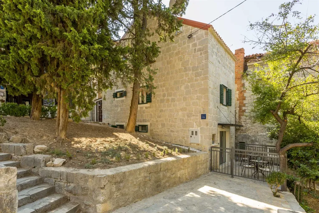 Central Apartment Suite for 3 in Split