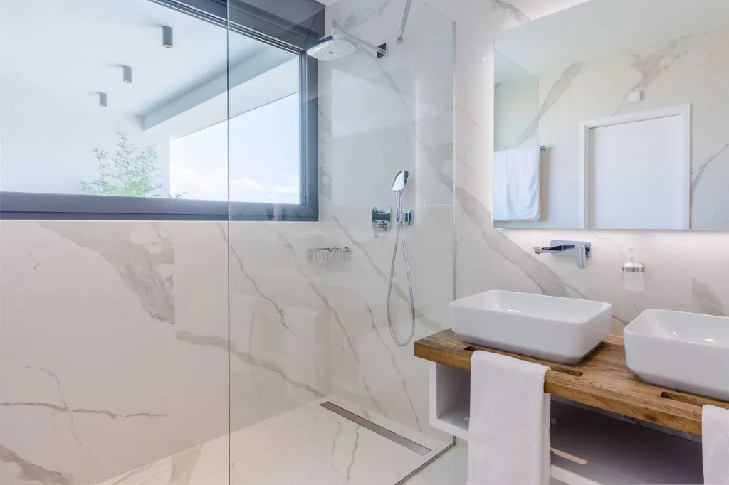 Modern Villa with Heated Pool in Sutivan