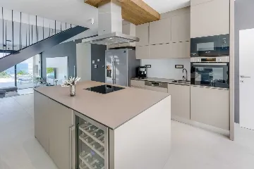 Modern Villa with Heated Pool in Sutivan