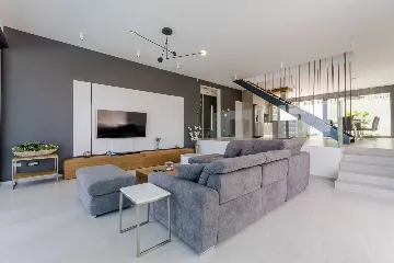 Modern Villa with Heated Pool in Sutivan