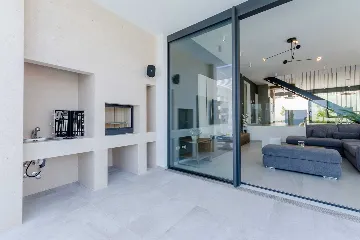 Modern Villa with Heated Pool in Sutivan