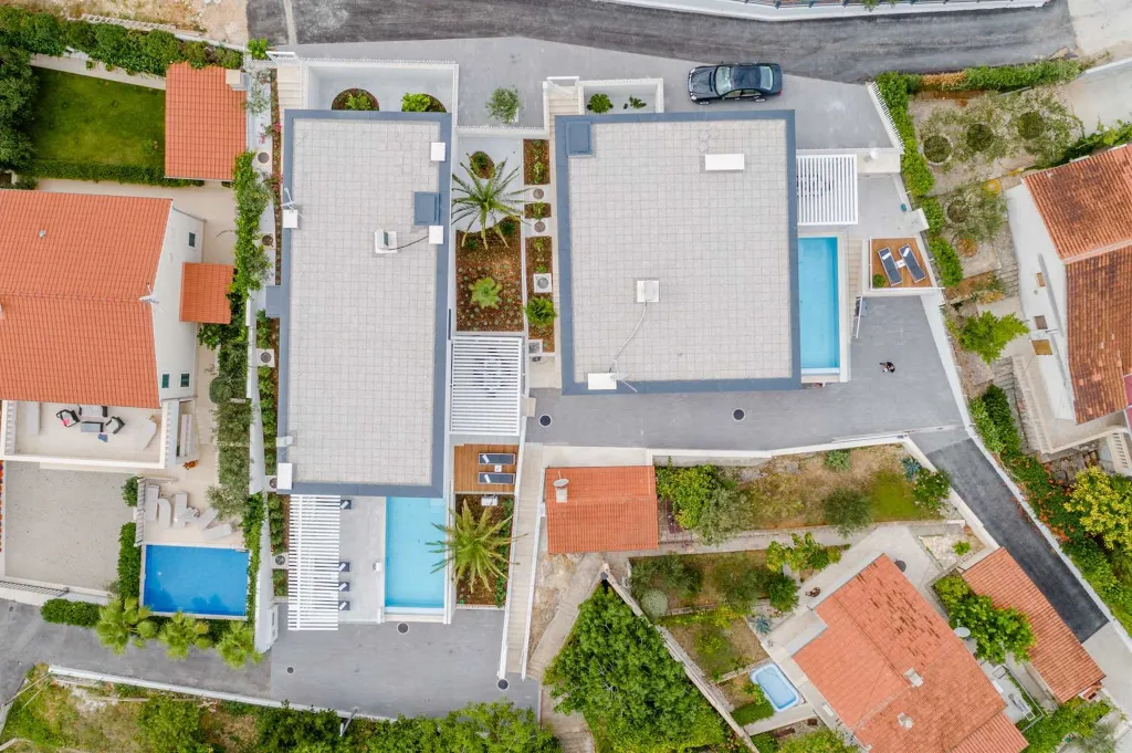 Modern Villa with Heated Pool in Sutivan