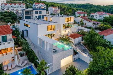 Modern Villa with Heated Pool in Sutivan
