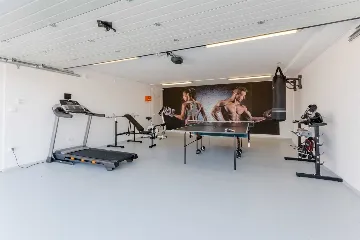 Modern Villa Retreat with Pool in Sutivan