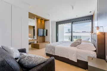 Modern Villa Retreat with Pool in Sutivan