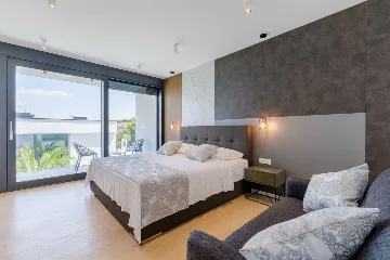 Modern Villa Retreat with Pool in Sutivan