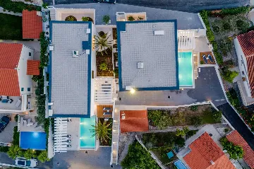 Modern Villa Retreat with Pool in Sutivan