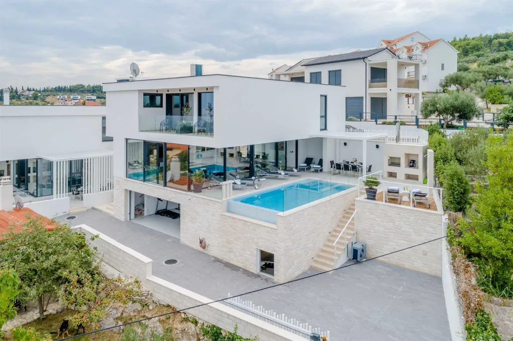 Two-Villa Retreat With Pools in Sutivan