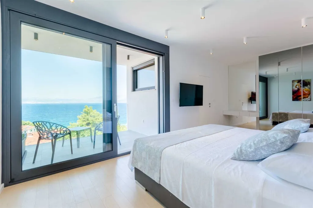 Two-Villa Retreat With Pools in Sutivan